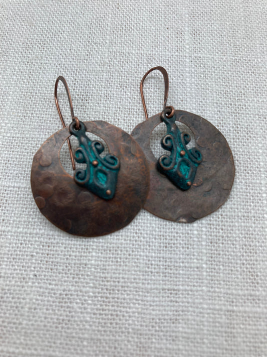 ring shaped hammered copper earrings with patina fleur-shaped charm