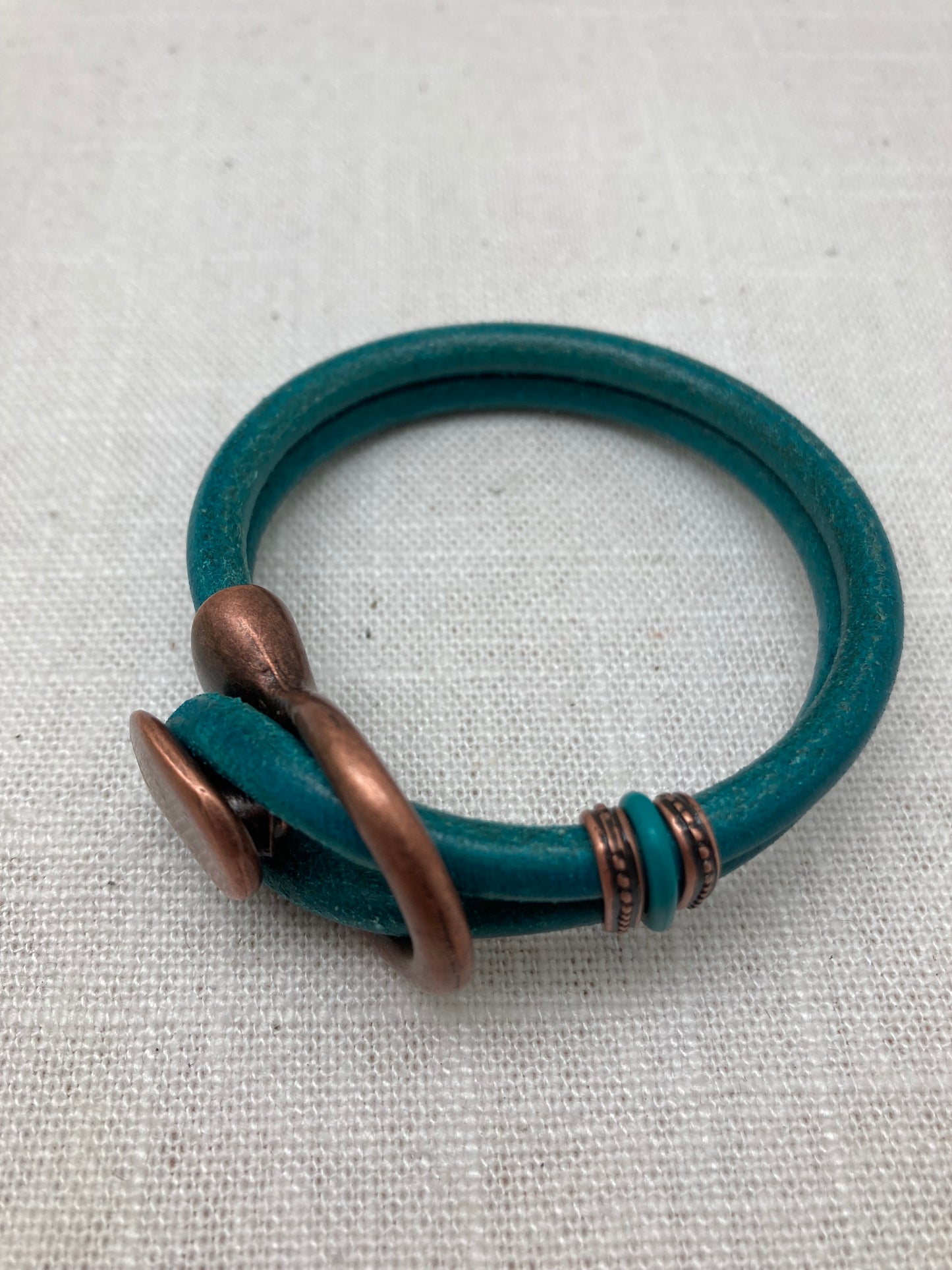 Copper button hitch bracelet